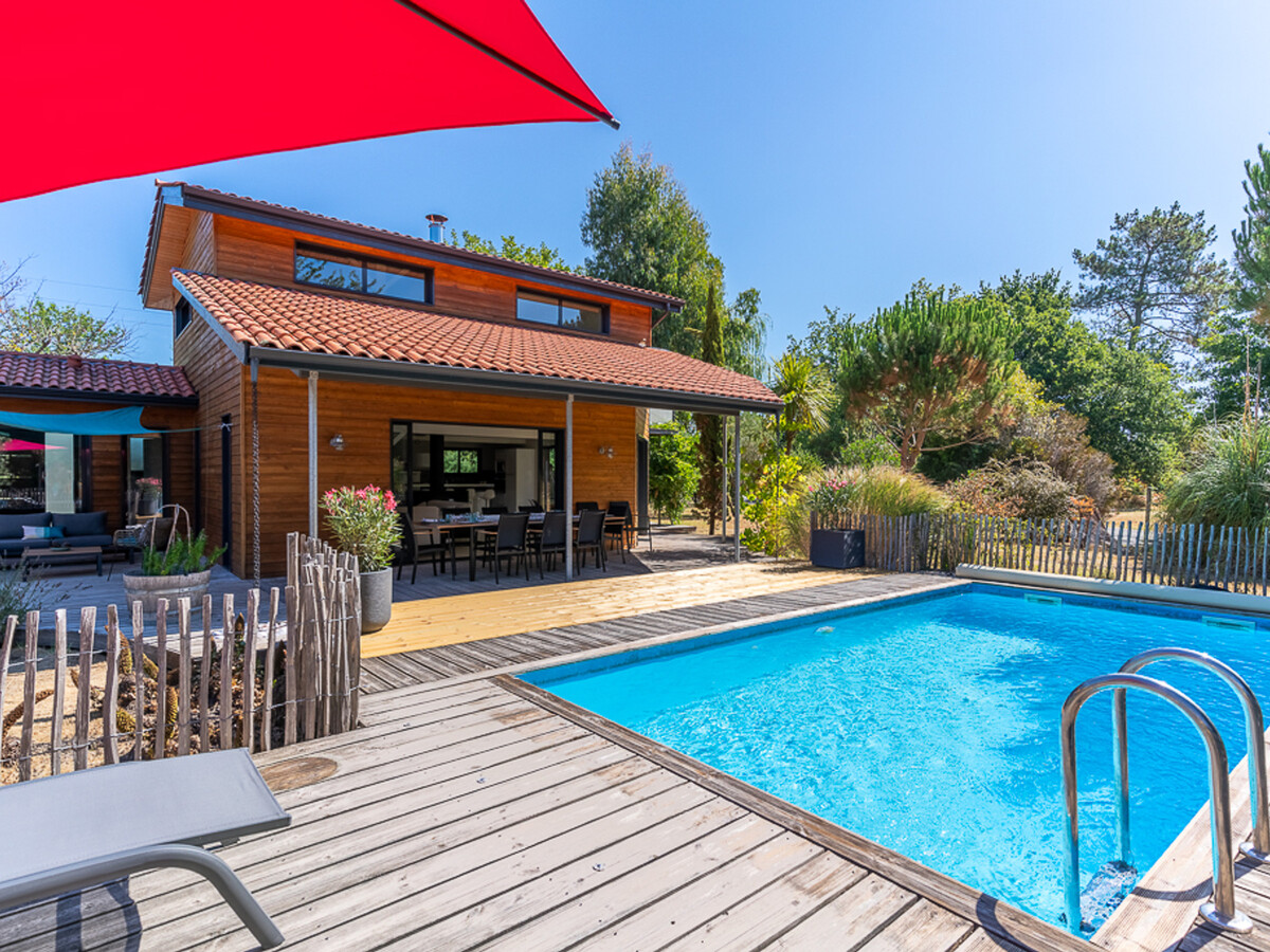 Villa familiale à Biscarrosse avec piscine chauffée, près du lac et des pistes cyclables 2