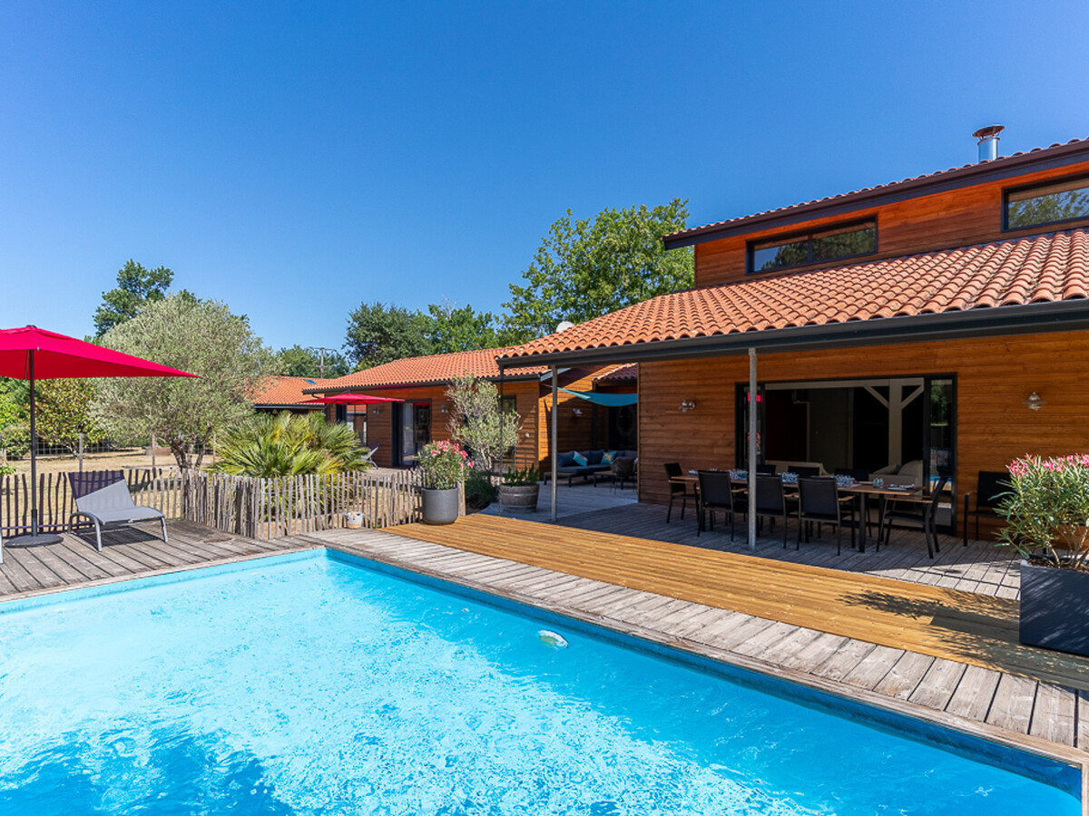 Villa familiale à Biscarrosse avec piscine chauffée, près du lac et des pistes cyclables