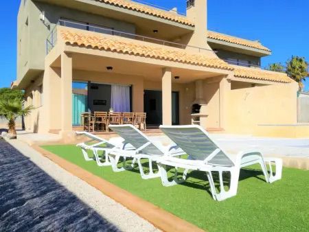 Villa au canal avec piscine, 3 chambres et amarrage privé 2