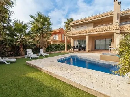Villa au canal avec piscine, 3 chambres et amarrage privé