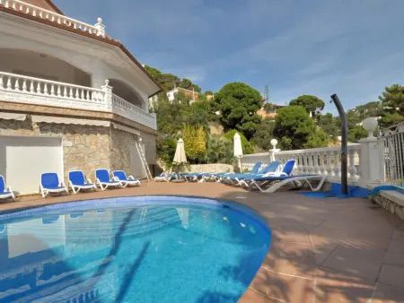 Villa spacieuse  avec piscine privée et climatisation à Lloret de Mar 2