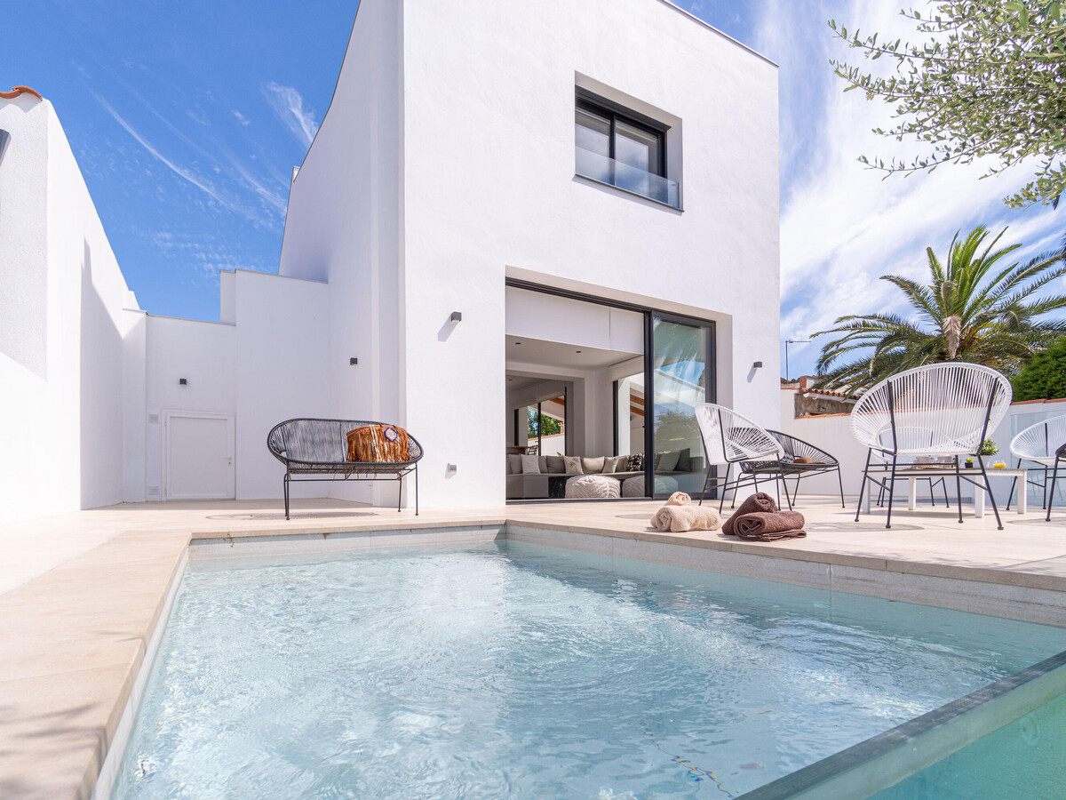 Villa Contemporaine avec Piscine à Empuriabrava