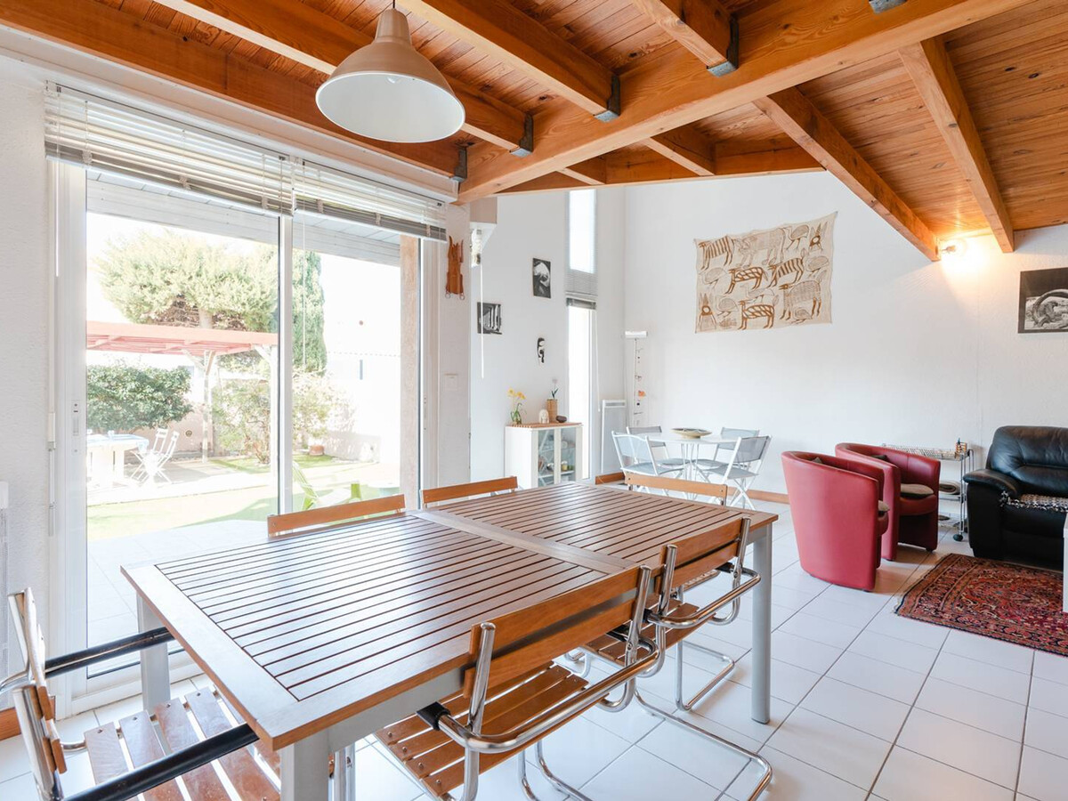 Villa spacieuse à Gruissan, 4 chambres, jardin privé, clim, proche plage, idéal familles/amis 5
